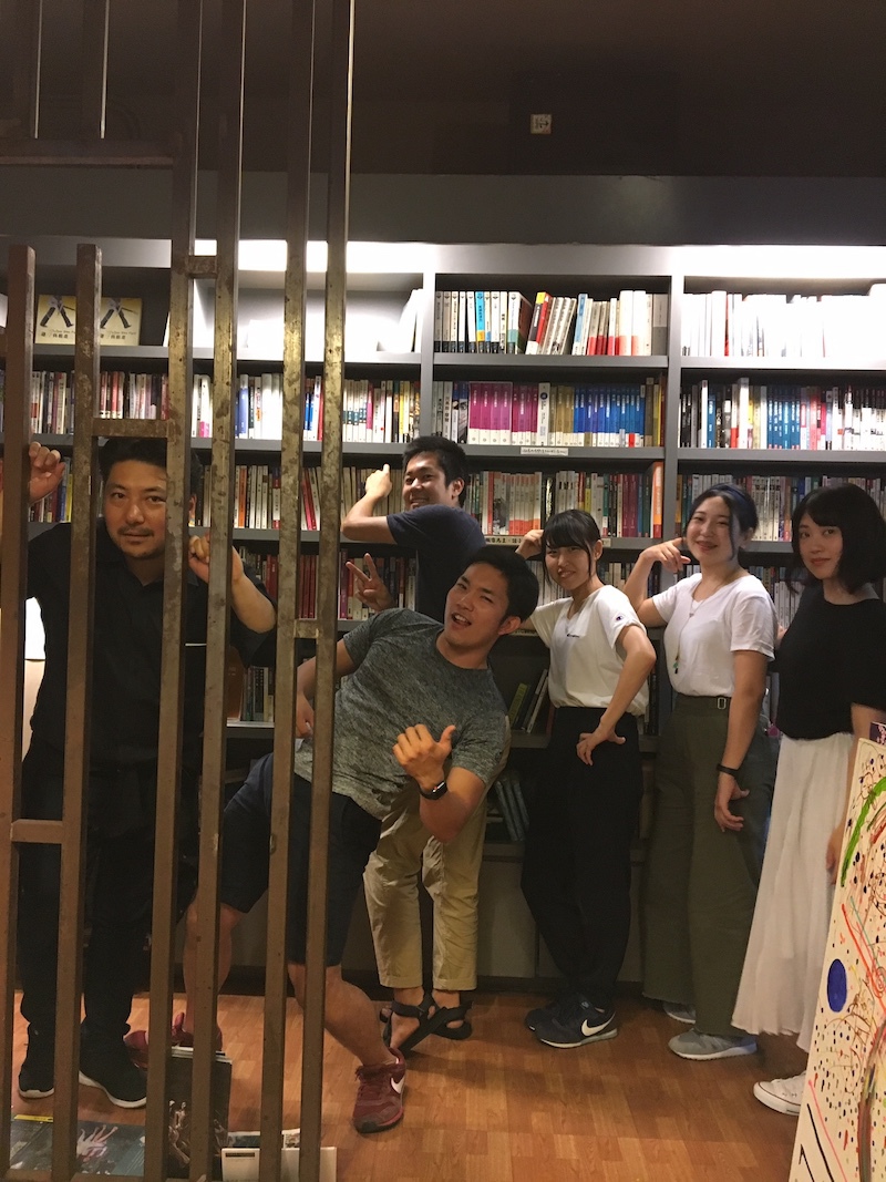 山口大学国際総合学科のゼミ生と台湾で撮った写真